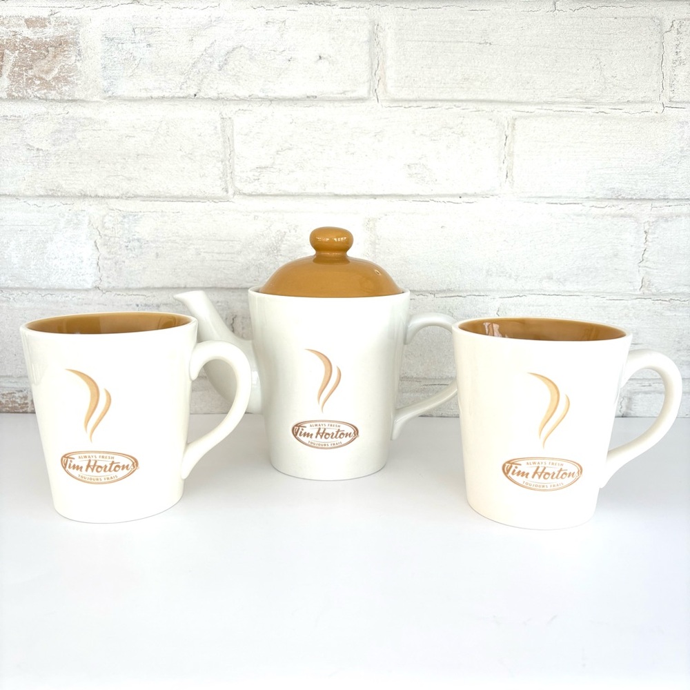 Vintage Tim Horton’s Tea Pot & 2 Mugs